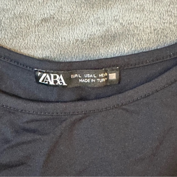 Zara Black Fitted Top
#1103 - Picture 5 of 6